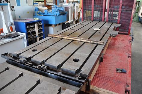 Feet slot table .